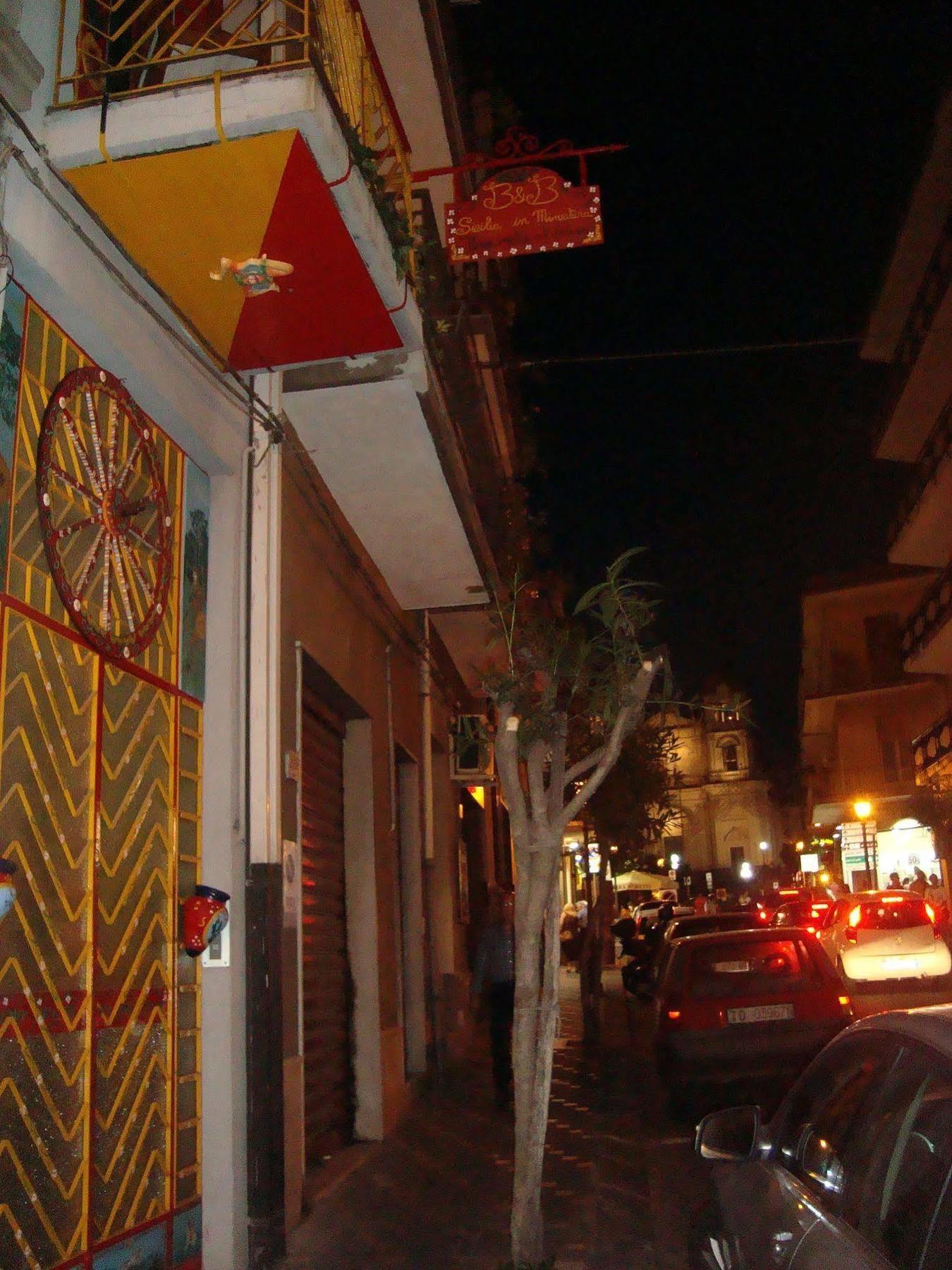 Sicilia In Miniatura "L'Atelier Dell'Etna" Bed & Breakfast Zafferana Etnea Exterior photo